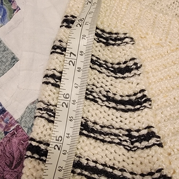 Ladies Sweater - Picture 7 of 8